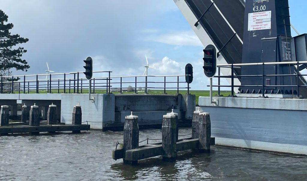 Bediende brug in gemeente De Fryske Marren